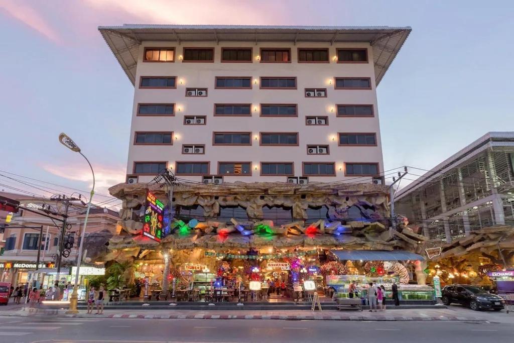 Tiger Complex By Eyg Hotel Patong Esterno foto