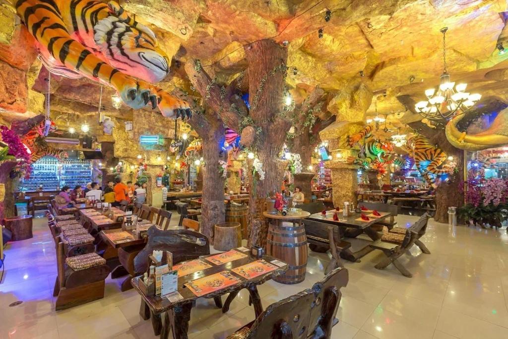 Tiger Complex By Eyg Hotel Patong Esterno foto