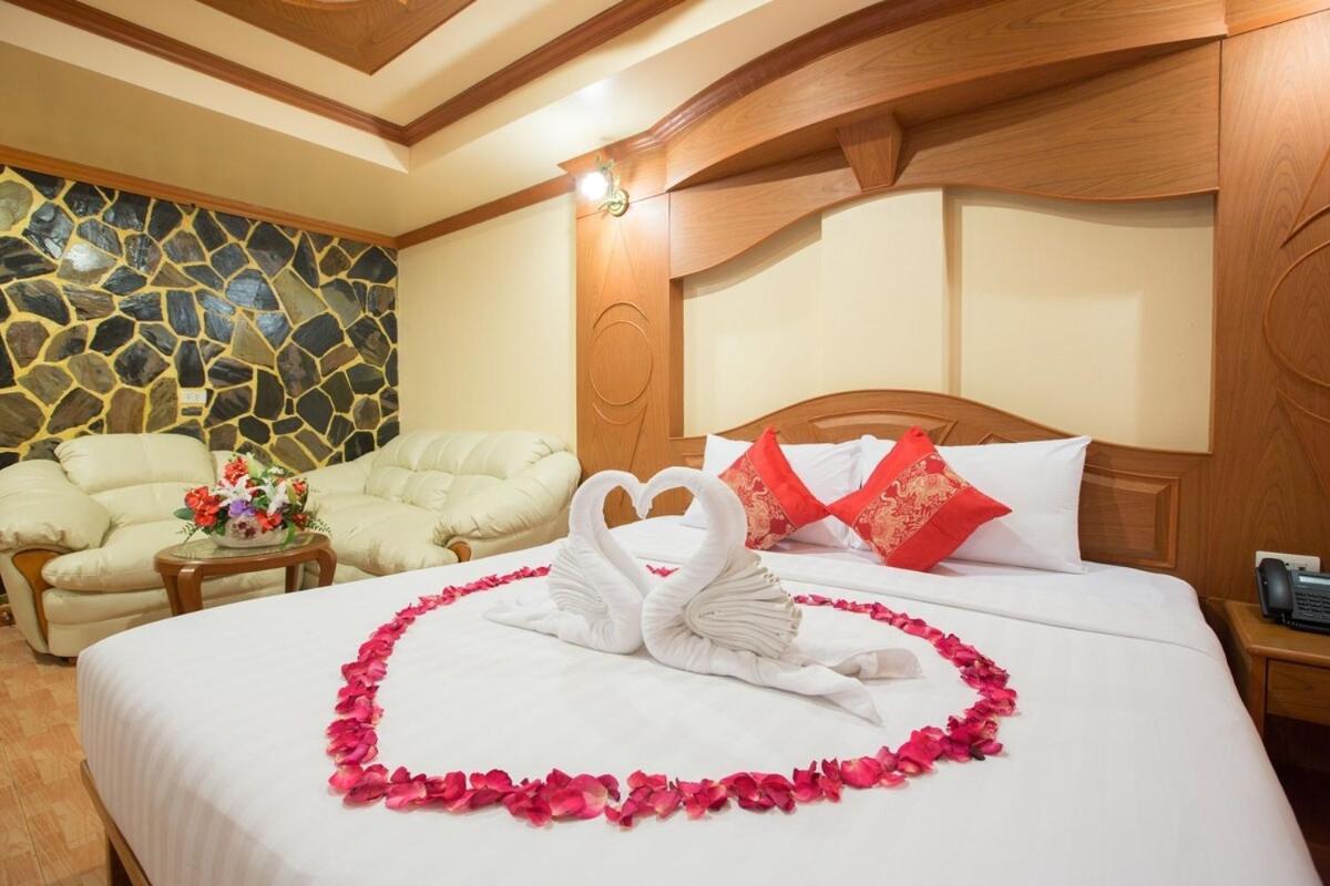 Tiger Complex By Eyg Hotel Patong Esterno foto
