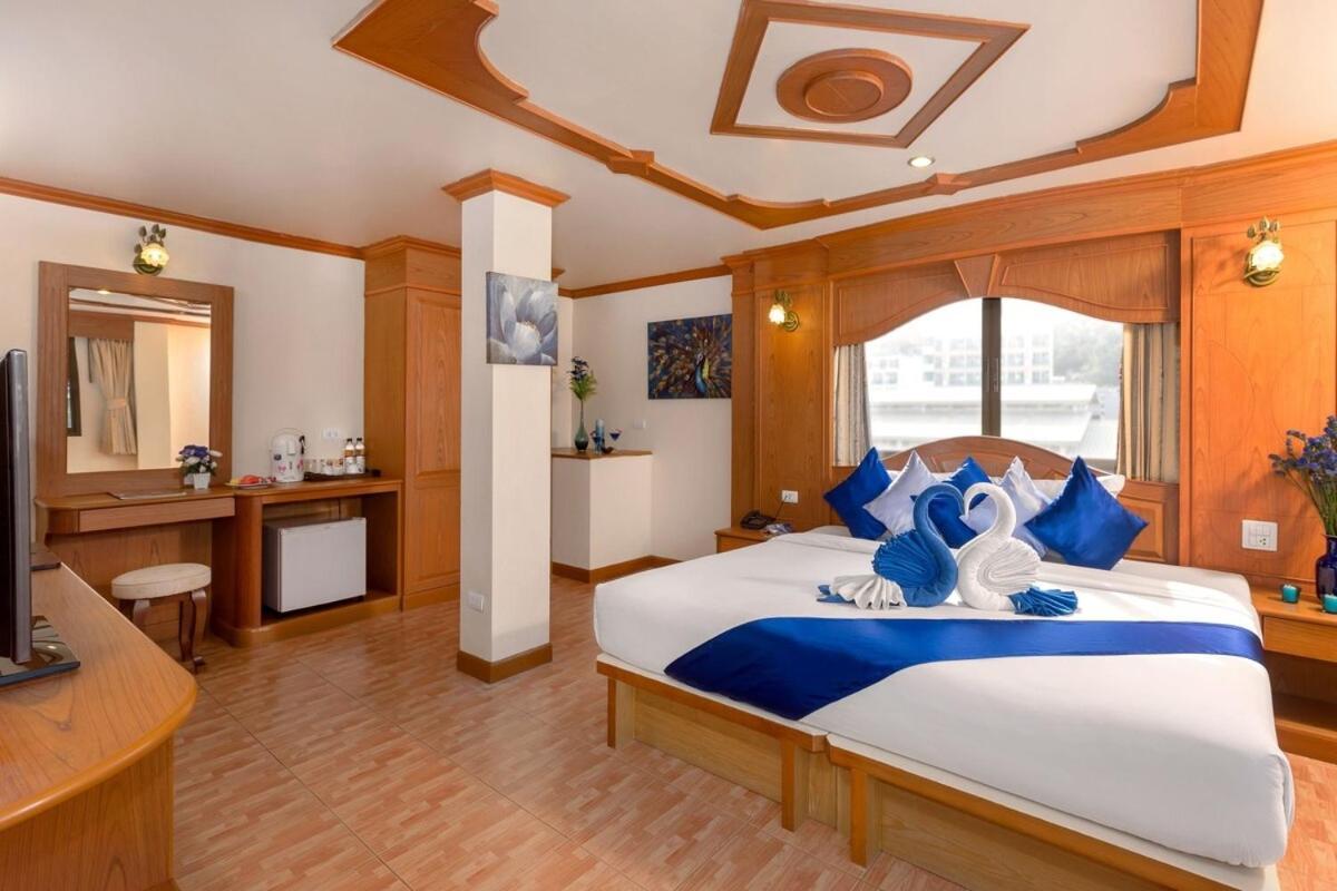 Tiger Complex By Eyg Hotel Patong Esterno foto